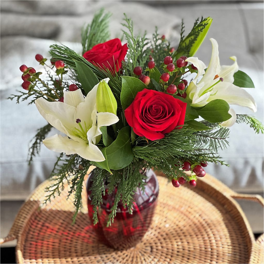 Evergreen Delight Bouquet – Maplewood Florist, Maplewood NJ